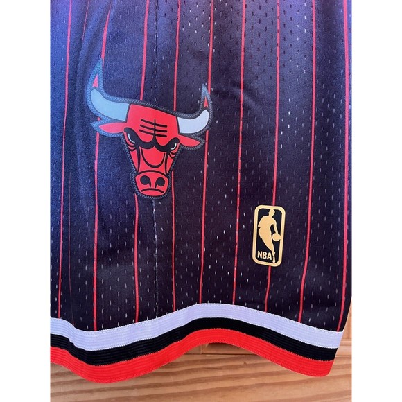 Mitchell & Ness Chicago Bulls 1995 Black/Red Fadeaway Swingman Shorts Size L - Picture 4 of 10